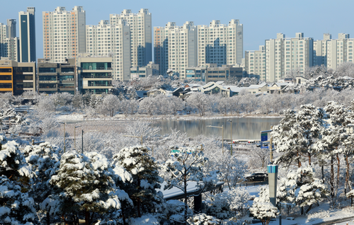 지난 8일 전북혁신도시가 눈에 덮여 있다. 연합뉴스