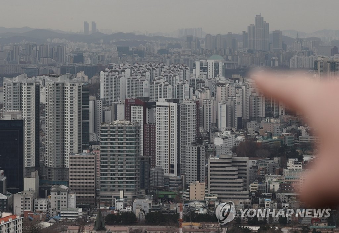 올 들어 서울 아파트 평균 매매가와 거래량이 일제히 급감하고 있는 것으로 나타났다.