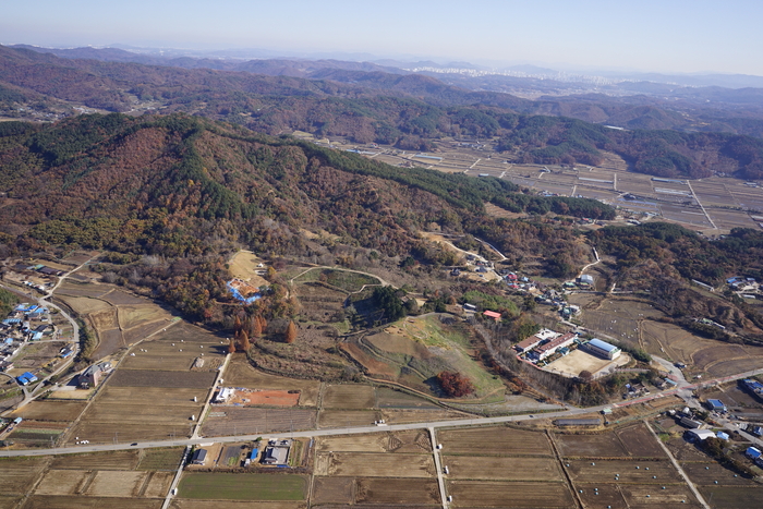 공주 수촌리고분군 전경