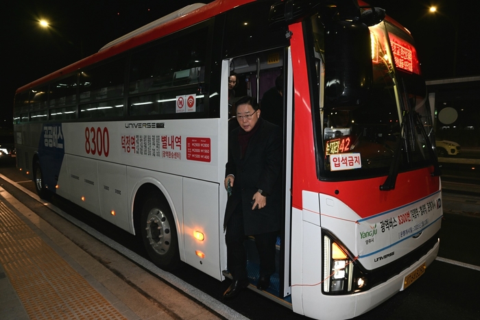 강수현 양주시장 13일 '8300번 광역버스' 개통 첫차 시승