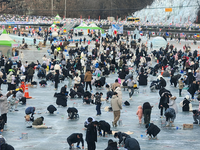 '2025 안동암산얼음축제' 본격 개장