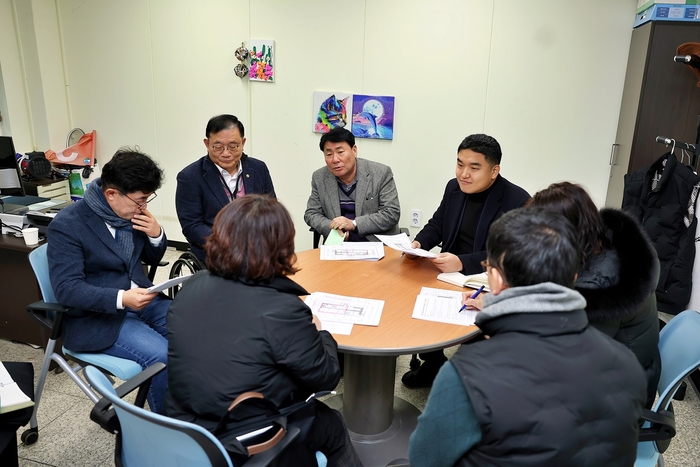 의왕시의회 서창수-김태흥-한채훈 의원 20일 '의왕시 통합정보센터'-'의왕시장애인자립생활센터' 방문