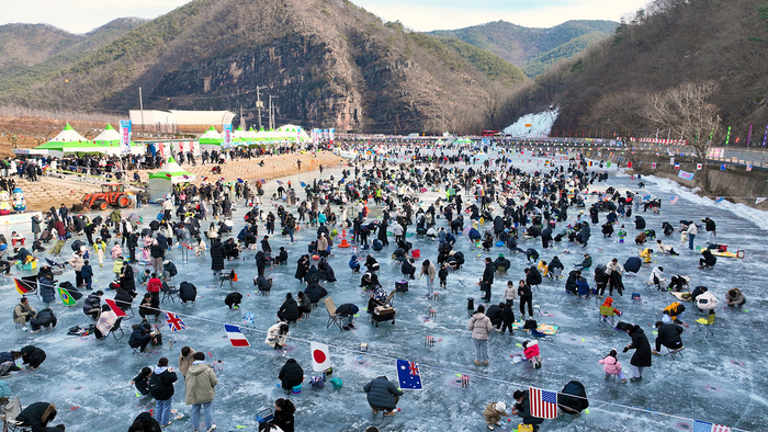 영남지역 최대 겨울 축제  2025 안동암산얼음축제 성황리 폐막