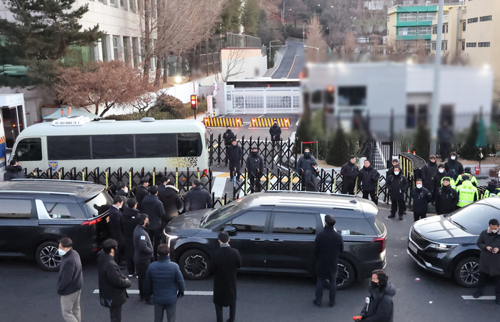 공수처 차량, 한남동 관저 앞 대기