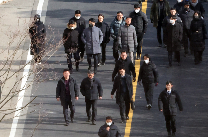 공수처, 체포영장 집행 불가능 판단…집행 중지