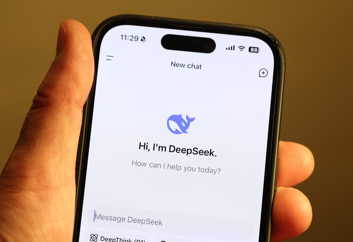 US-NEWLY-LAUNCHED-CHINESE-AI-APP-DEEPSEEK-CAUSES-U.S.-TECH-STOCK