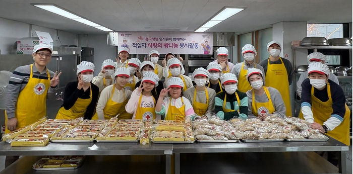 흥국생명은 지난 21일 서울 종로구 소재 '빵나눔터'에서 지역사회 취약계층을 위한 '사랑의 빵 나눔 봉사활동'을 진행했다.