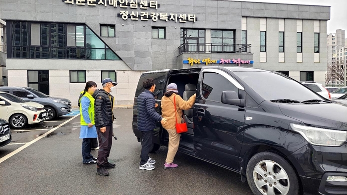 화순군보건소, 치매안심센터 어르신 위한 '무료 차량' 운영