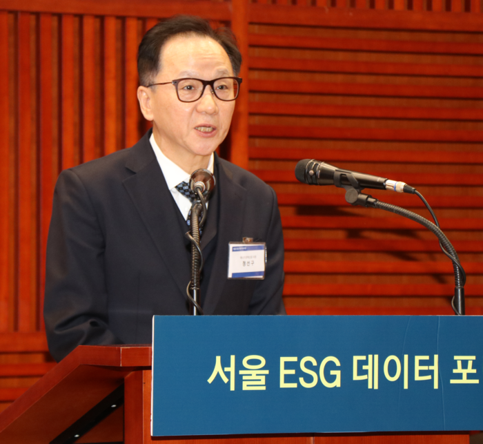 정선구 에너지경제신문 사장이 28일 '서울ESG데이터 포럼'에서 개회사를 하고 있다