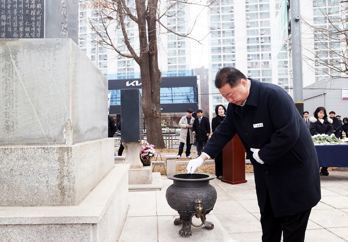 김경일 파주시장 1일 제106주년 3.1절 기념 분향