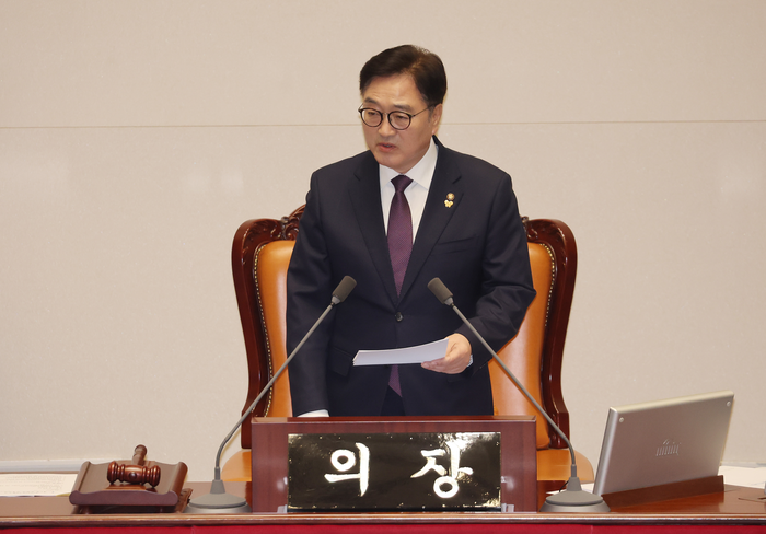 우원식 국회의장이 13일 국회 본회의에서 발언하고 있다