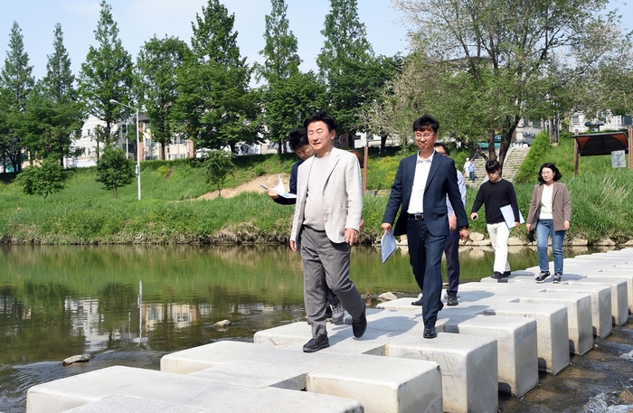 김동근 의정부시장 생태하천 조성 현장점검