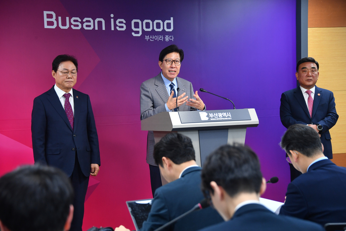 부산시는 울산시, 경상남도와 이날 오전 11시 부산시청 영상회의실에서 제3회 부울경정책협의회를 개최했다.
