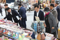 우리금융 ‘상생금융’ 모색 분주...우리銀, 전통시장 주차장 개방키로