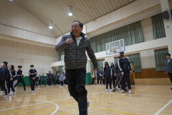 [포토] 하윤수 부산시교육감, 금명中 ‘아침체인지’ 활동 격려