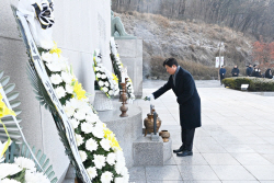 [포토뉴스] 조용익 부천시장, 현충탑 신년참배