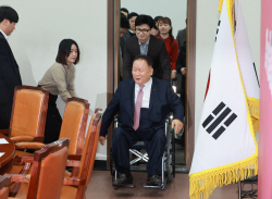 野 5선 이상민 의원, 한동훈 위원장이 민 휠체어 타고 與 입당