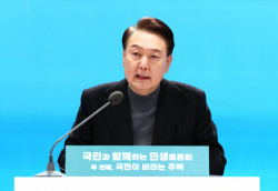 尹 "30년 이상 주택, 안전진단 없이 재건축 착수…다주택 중과세 철폐"