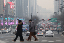 [오늘날씨 예보] 전국 텁텁한 월요일…서울·경기·충청 등 미세먼지 ‘나쁨’