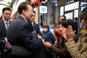 尹, 환경공무관들과 떡국 조찬…‘근무환경 개선’ 약속