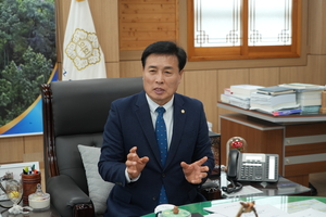 [신년인터뷰]  왕윤채 장흥군의회 의장 “천관산 H.U.G 벨트 조성 등 역대급 프로젝트 성공적 완수 위해 초당적 협력”