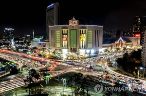 롯데쇼핑, 실적 가시성 회복세에 목표주가 상향 [KB증권]