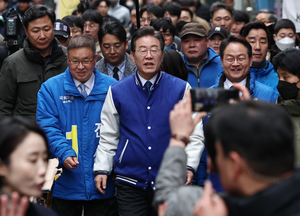 춘천·원주 방문 이재명, “과일 너무 비싸…다른 나라는 성장하는데 우리만 ‘폭망’”