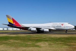 “하늘의 여왕, 안녕!”…아시아나항공 B747-400 여객기, 26년 여정 종지부