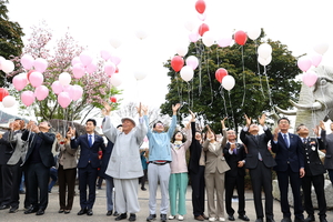 ‘강진 서부해당화 봄꽃축제’ 개장 첫날부터 관광객 붐벼