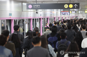 “피곤한 한국인”…하루 집 밖에서 10.3시간 보낸다