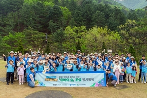 우리은행, 꽃나무 심기 봉사활동...‘위비의 숲’ 조성