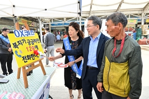 ‘사랑이 꽃피는 오일장’에서 군위군, 복지사각지대 발굴 홍보 진행