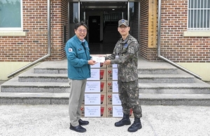 [포토] 홍태용 김해시장 “호국보훈의 달.. 감사합니다” 공군 장병 위문