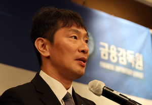 이복현 “‘N월 위기설’ 하반기 정리...밸류업 프로그램 지속 추진”