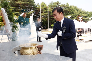 염종현 경기도의회 의장, ‘제69회 현충일 추념식’ 참석