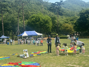 용인시, 유아숲 특별 프로그램 ‘숲속의 물놀이터’...인기몰이