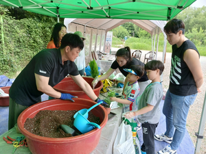 용인시, 반려식물 분갈이 서비스에 시민 300가족 참여
