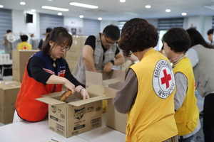 경북, 적십자와 손을 맞잡고 ‘사랑의 온기 나눔 릴레이’ 여름나기 키트 제작 현장