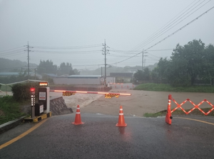 역대급 폭우에 중부지방 물난리…도로 잠기고 지하철 멈췄다