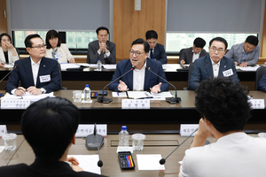 소상공인 만난 김병환 금융위원장 “민생의 동반자로 금융 정책 만들겠다”