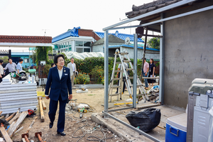 김경희 이천시장, 희망하우징사업 주거취약계층 집수리 민생 현장 방문