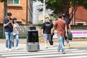 의왕시, 실외이동로봇-신호체계 연동…국내 최초