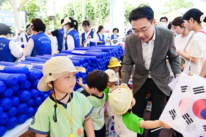 한국자유총연맹 대구동구지회, 제79주년 광복절 기념 ‘나라사랑 태극기달기 캠페인’ 개최