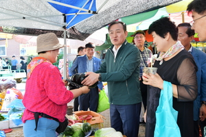 담양군, 추석 맞이 전통시장 장보기 행사…지역 상인 ‘응원’