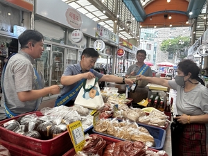 대구환경청, 추석명절 맞아 전통시장 방문객 대상 일회용품 없는 친환경 장보기 캠페인 실시