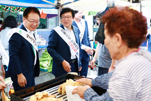 박형수 국회의원 , 손병복 울진군수 명절 대목 장보기 나서 추석맞이 전통시장 장보기 실시