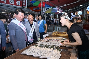 백경현 구리시장, 전통시장서 장보고 추석물가 점검