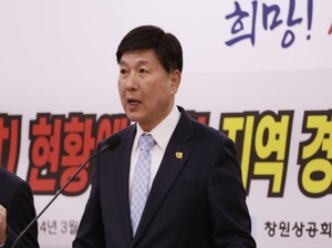 “석류 먹어야 가슴 나오지”…최재호 창원상의 회장 성희롱 논란