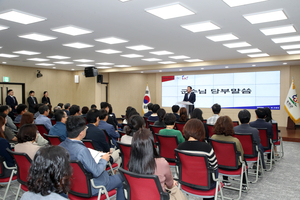 신영재 홍천군수, 군정발전 유공 공무원 표창