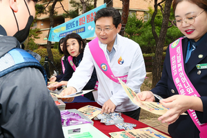 이상일, 동막초 통학로 살피고 교통안전 캠페인 동참